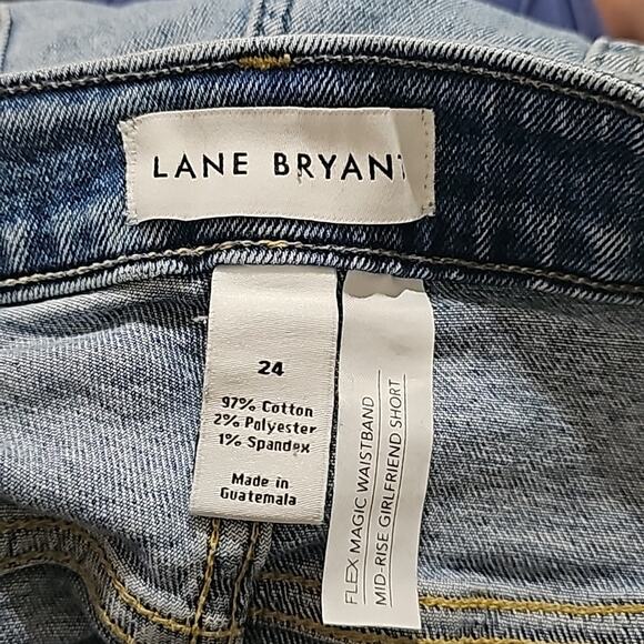 Lane Bryant Mid Rise Girlfriend Distressed Relaxed Denim Shorts raw Hem Plus 24 - Picture 8 of 9